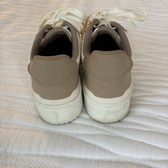 Calvin Klein Jeans White and Tan Sneakers size 8.5 - Picture 4 of 8